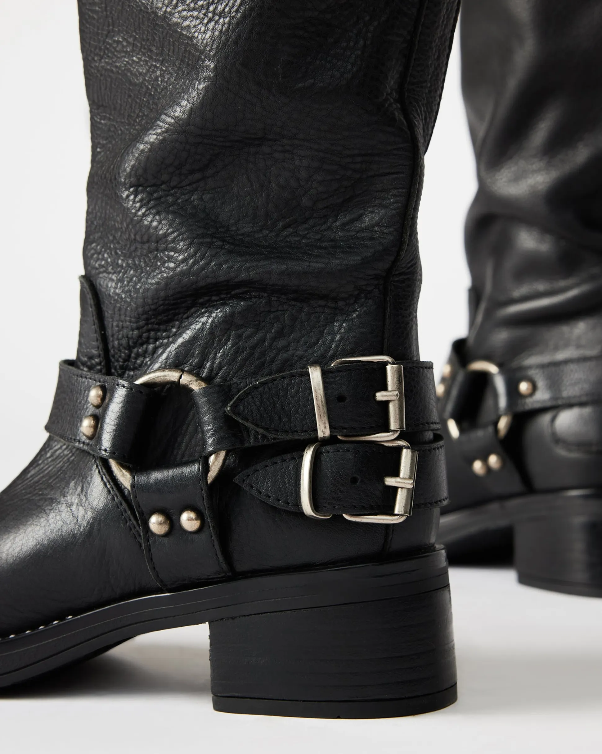 Astor Black Leather