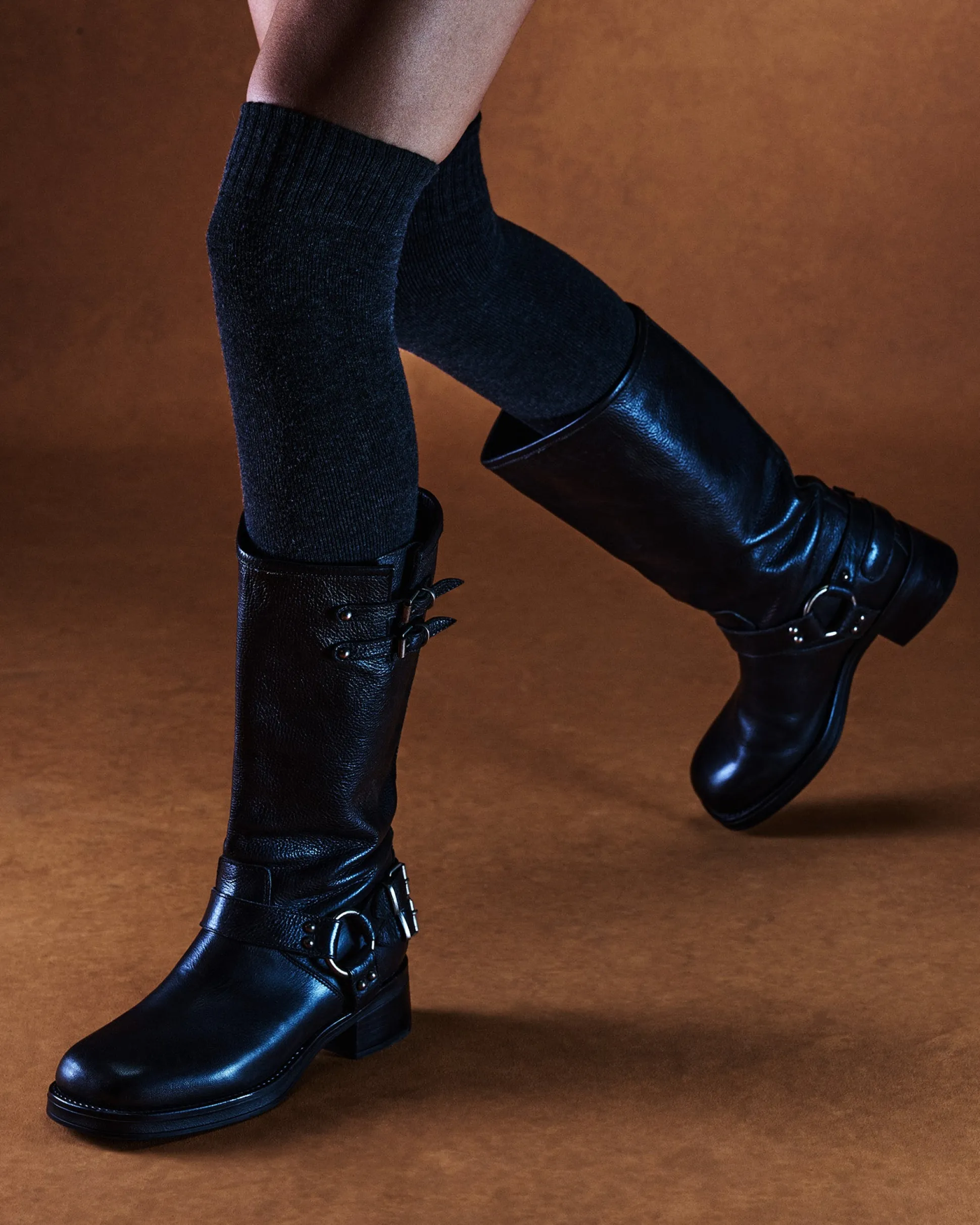 Astor Black Leather
