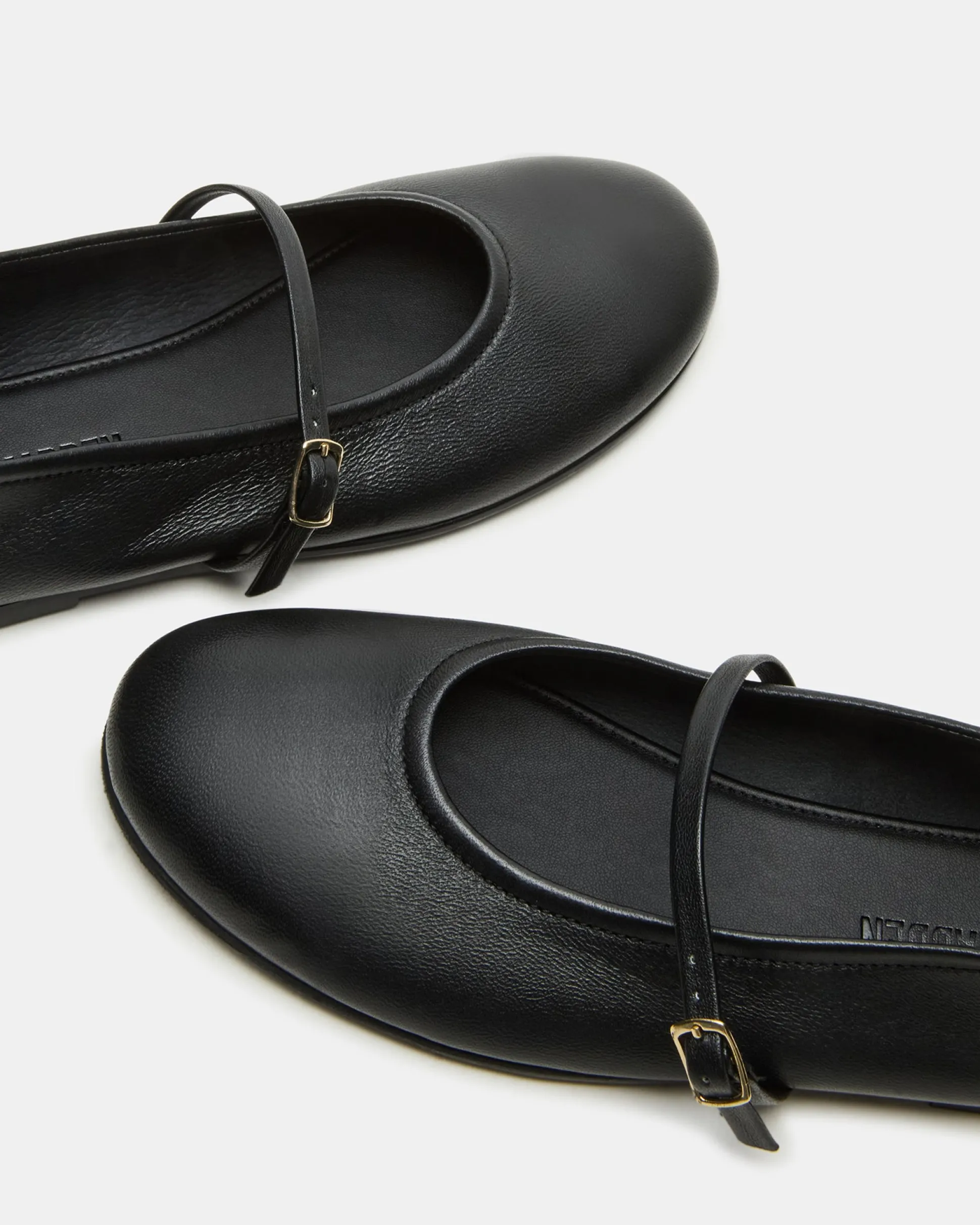 Besette Black Leather