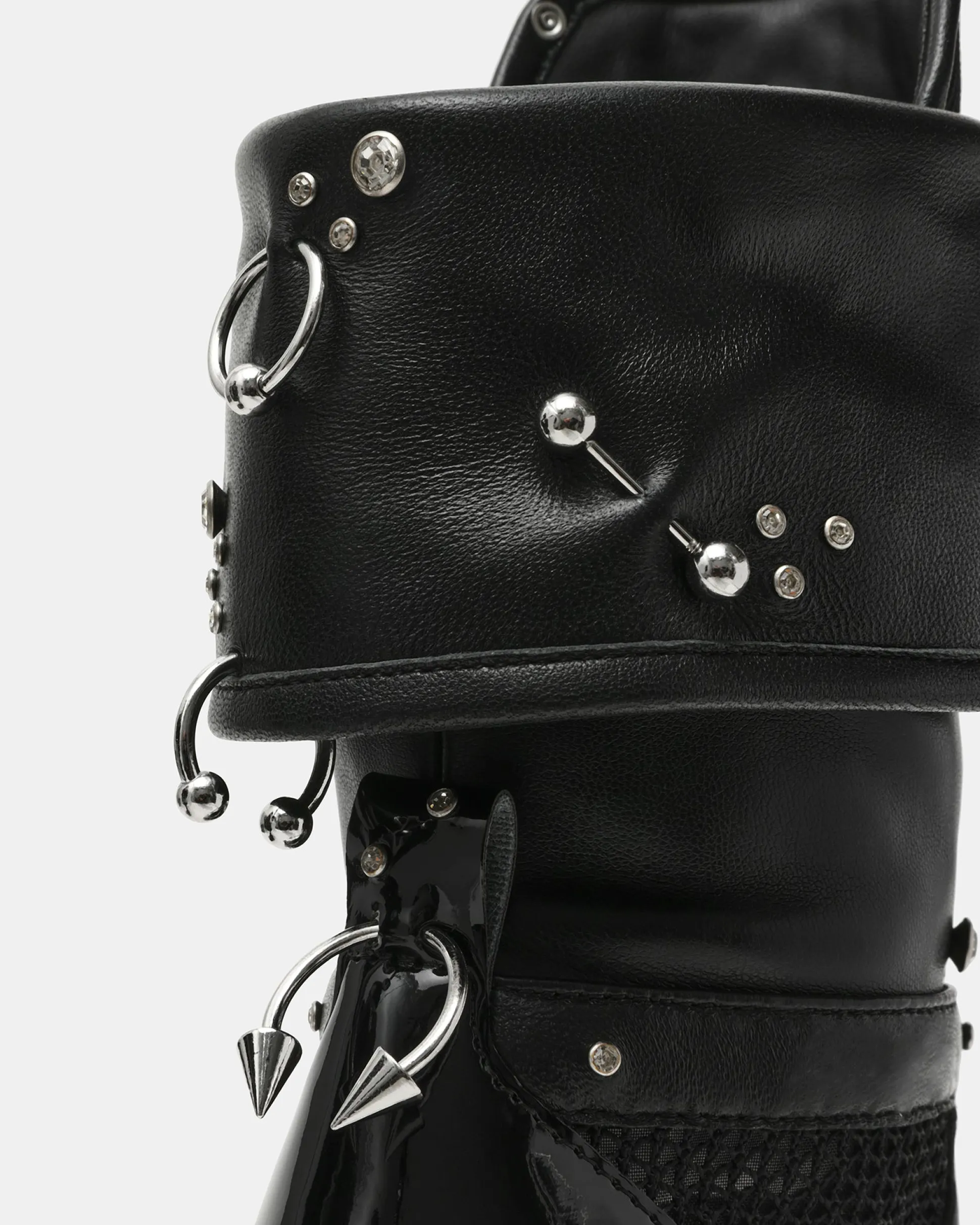 Casella Piercing Black