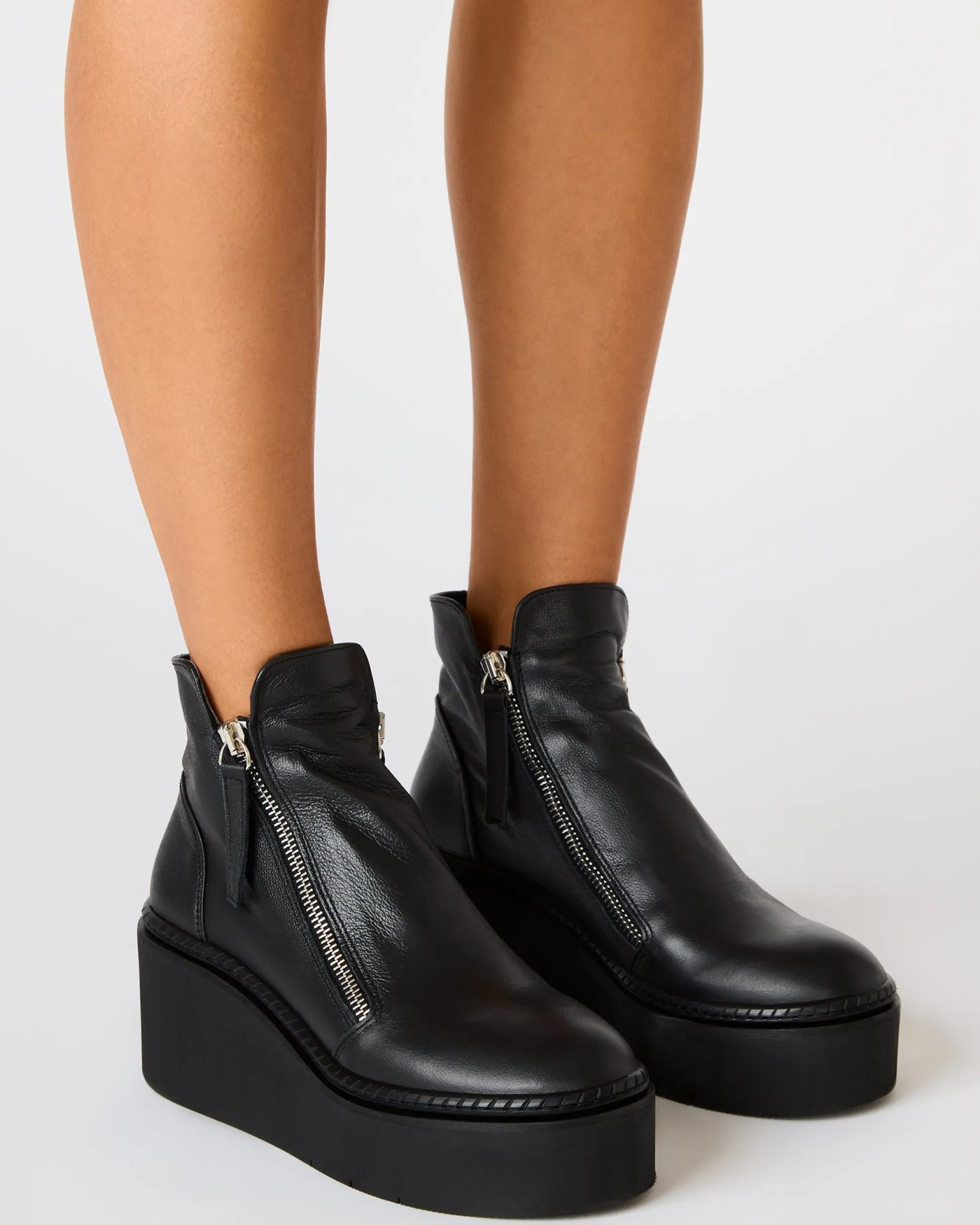 Drift Black Leather