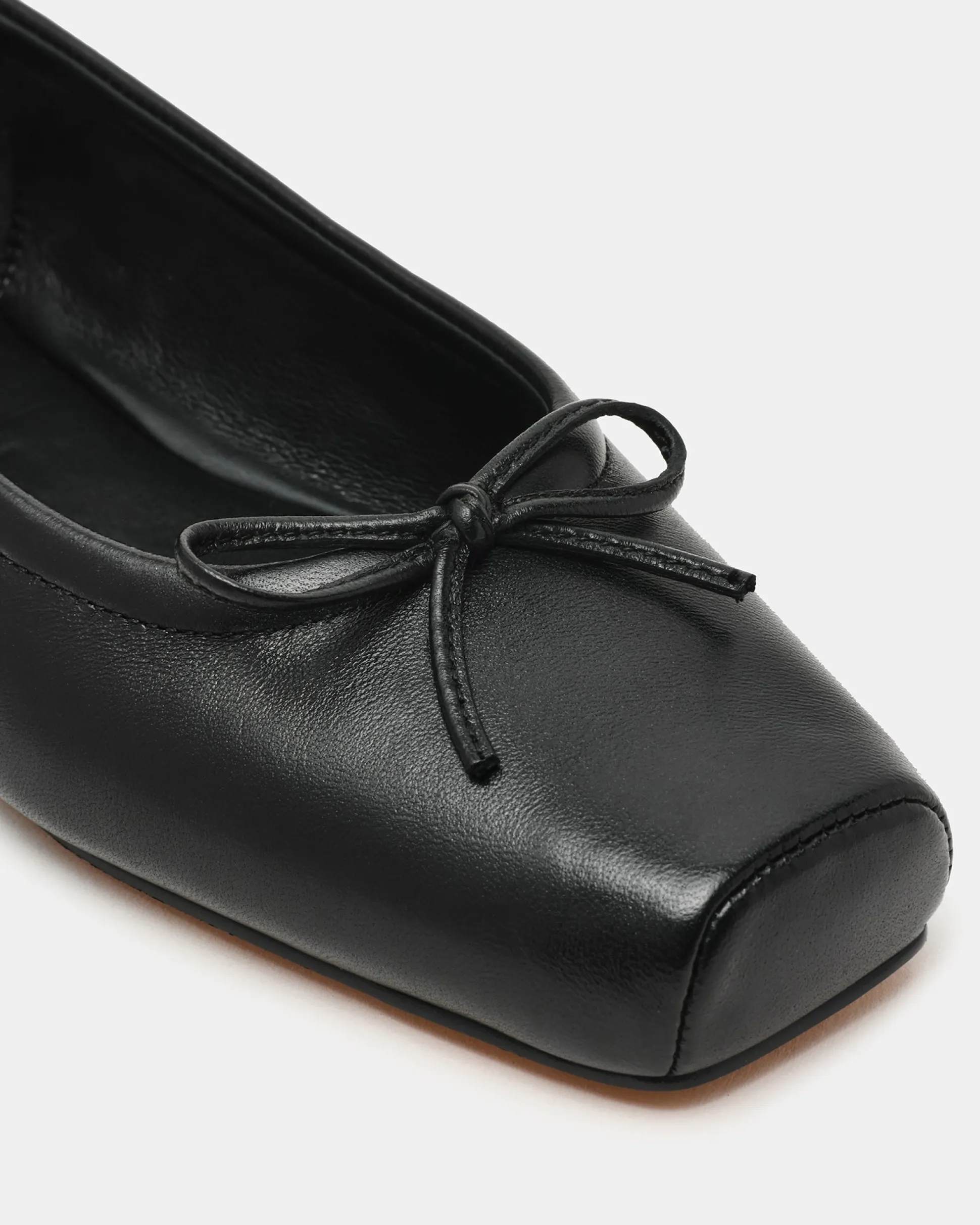Eleve Black Leather