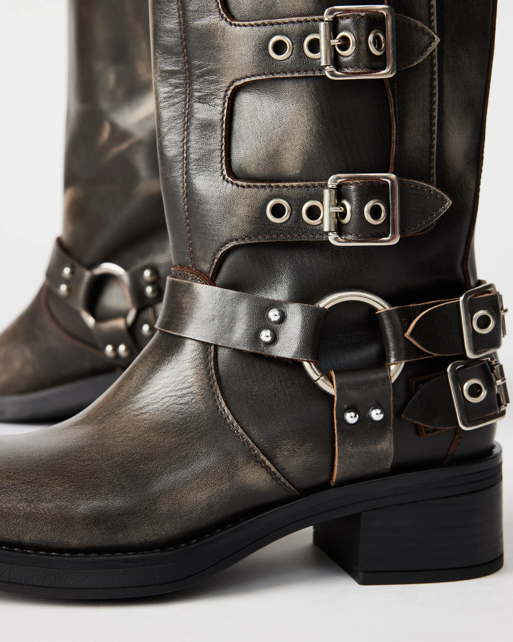 Rocky Brown Distressed